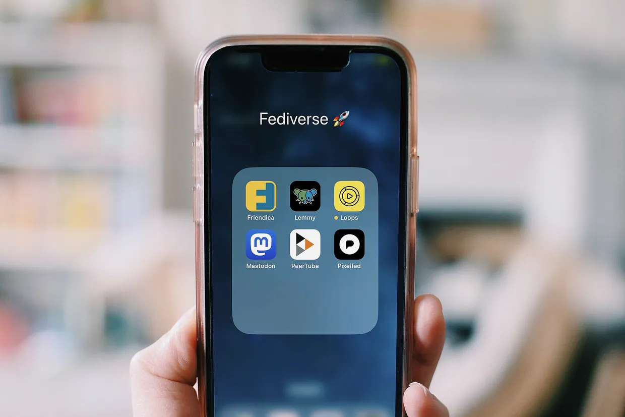 Fediverse smartphone apps (photo by Elena Rossini)