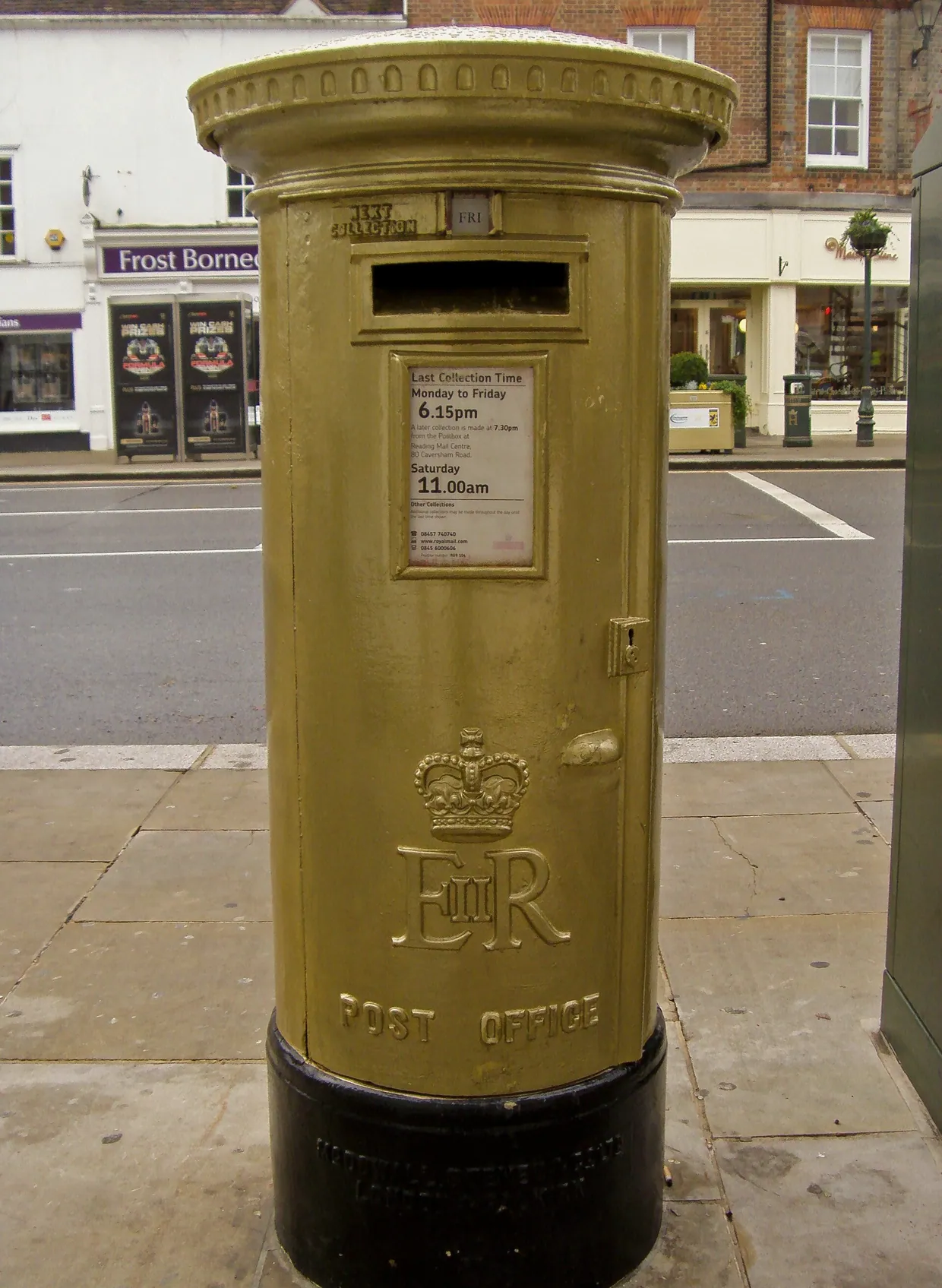 Royal Mail Gold Post Box, Hart Street, Henley on Thames - geograph.org.uk - 3778341